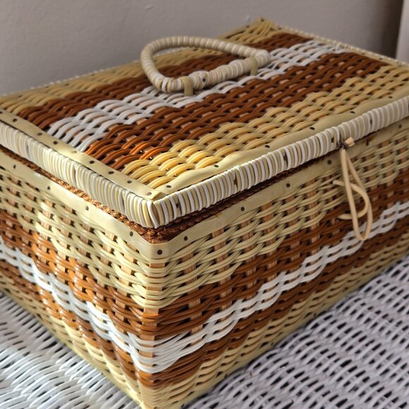 Vintage Wicker Sewing Basket – Silk Lined - Picture 3 of 4